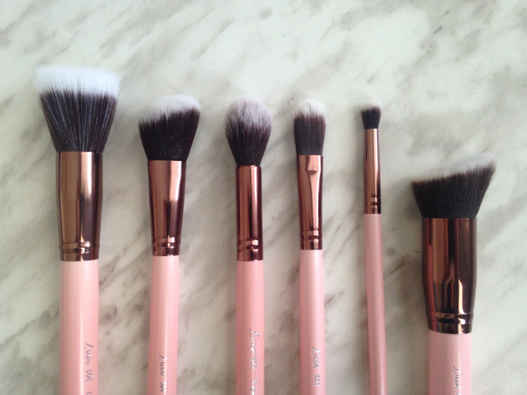 Luxie 504 Large Angled Brush - Rose Gold