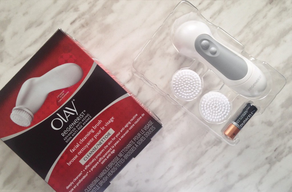 OLAY Facial Cleansing Brush